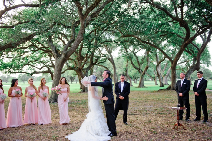 outdoor fort lauderdale wedding, wedding venue Florida, Grande Oaks Golf Club wedding, Miami photographer, wedding kiss