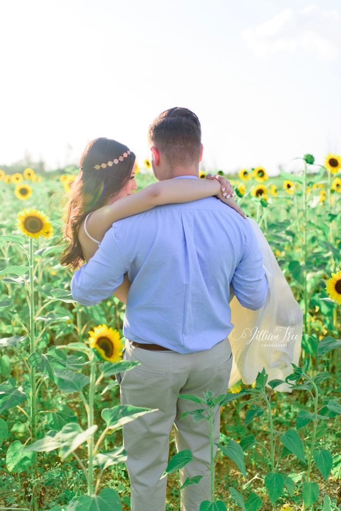 engagement photos in a sunflower field